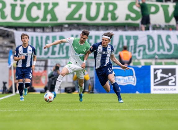 Soccer, Men, Season 2025 2026, 2 Bundesliga 33 Matchday , Hertha BSC SpVgg Greuther Fürth, v l Branimir Hrgota Fürth , Fabian Reese Hertha BSC , 10 05 2026, Copyright: xMatthiasxKochx