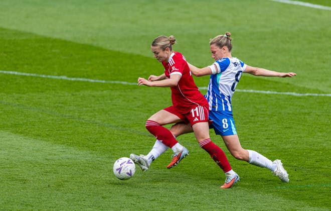 Football - Women™s FA Cup - Semi-Final - Liverpool FC Women v Brighton & Hove Albion FC Women ST HELENS, ENGLAND - Sunday, May 10, 2026: Liverpool s Beata Olsson (L) is challenged by Brighton & Hove Albion s captain Maisie Symonds during the Women™s FA Cup Semi-Final match between Liverpool FC Women and Brighton & Hove Albion FC Women at the St Helens Stadium. (Photo by David Rawcliffe Propaganda) ST HELENS St Helens Stadium MERSEYSIDE ENGLAND  Copyright: xPropagandaxPhotoxAgencyx P2026-05-10-Liverpool_W_Brighton_W-40