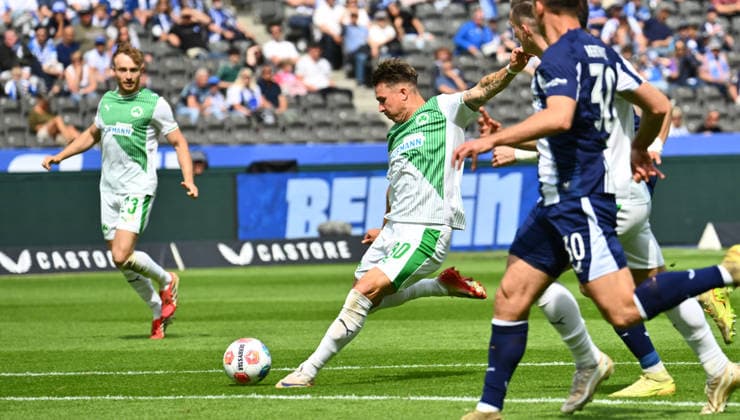 10 05 2026 Soccer Season 2025 2026 2 Soccer Bundesliga 33 Matchday Hertha BSC Berlin SpVgg Greuther Fürth SGF Kleeblatt Sportfoto Zink xwoxzix DFL regulations prohibit any use of photographs as image sequences and or quasi video only for editorial use Felix Klaus 30, SpVgg Greuther Fürth Chance Torchance