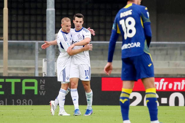 Como™s Anastasios Douvikas ™s celebration goal 0-1 during the Serie A soccer match between Hellas Verona and Como at the Bentegodi Stadium in Verona, north west Italy - Sunday , May 10 , 2026. - Soccer .  Copyright: xPaolaxGarbuio Lapressex