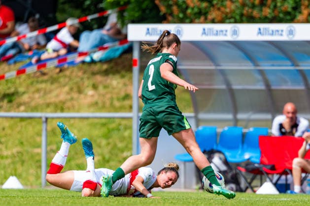 2 Womens Bundesliga VfB Stuttgart vs Vfl Wolfsburg II 10 05 2026 Stuttgart, GERMANY 10 May 2026 JoÃ lle Tabea Steiner VfL Wolfsburg II, 3 during the foul against Jana Beuschlein VfB Stuttgart, 20 during the match between VfB Stuttgart and Vfl Wolfsburg II on matchday 25 of the 2 Womens Bundesliga at the PSV Stuttgart sports ground Copyright: xBEAUTIFULxSPORTS Steinx
