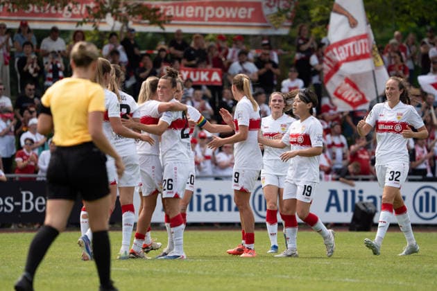 Nicole Billa VFB Stuttgart Frauen, 26 cheers with Julia Glaser VFB Stuttgart Frauen, 09 and Fabienne Dongus VFB Stuttgart Frauen, 33 , Reena Wichmann VFB Stuttgart Frauen, 28 , Yuka Hirano VFB Stuttgart Frauen, 19 , GER, VfB Stuttgart Women vs VfL Wolfsburg II, Football, 2 Womens Bundesliga, Matchday 25, Season 2025 2026, 10 085 2026, GER, VfB Stuttgart Women vs VfL Wolfsburg II, Football, 2 Womens Bundesliga, Matchday 25, Season 2025 2026, 10 085 2026, Stuttgart Copyright: xEibner-Pressefoto EdwardxCheungx EP_ECG