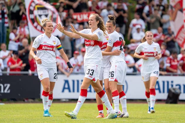 Nicole Billa VFB Stuttgart Women, 26 cheers with Julia Glaser VFB Stuttgart Women, 09 and Fabienne Dongus VFB Stuttgart Women, 33 , GER, VfB Stuttgart Women vs VfL Wolfsburg II, Football, 2 Womens Bundesliga, Matchday 25, Season 2025 2026, 10 085 2026, GER, VfB Stuttgart Women vs VfL Wolfsburg II, Football, 2 Womens Bundesliga, Matchday 25, Season 2025 2026, 10 085 2026, Stuttgart Copyright: xEibner-Pressefoto EdwardxCheungx EP_ECG