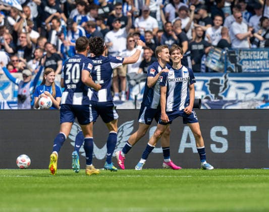 Soccer, Men, Season 2025 2026, 2 Bundesliga 33 Matchday , Hertha BSC SpVgg Greuther Fürth, f l Paul Seguin Hertha BSC , Fabian Reese Hertha BSC , Marten Winkler Hertha BSC , Kennet Eichhorn Hertha BSC , Celebration after goal to 1 0, 10 05 2026, Copyright: xMatthiasxKochx