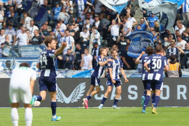 10 05 2025, xtgx, Fußball 2 Bundesliga, Hertha BSC Berlin SpVgg Greuther Fürth emspor, v l Kennet Eichhorn Hertha, 23 Jubel, Torjubel, jubelt ueber das Tor, celebrate the goal, celebration DFL DFB REGULATIONS PROHIBIT ANY USE OF PHOTOGRAPHS as IMAGE SEQUENCES and or QUASI VIDEO Berlin