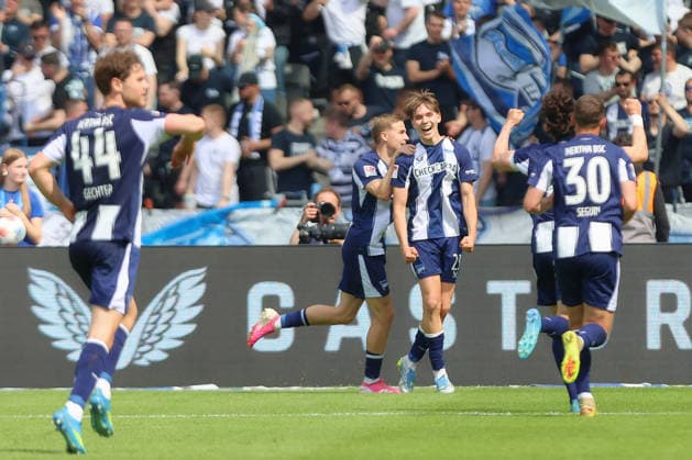 10 05 2025, xtgx, Fußball 2 Bundesliga, Hertha BSC Berlin SpVgg Greuther Fürth emspor, v l Kennet Eichhorn Hertha, 23 Jubel, Torjubel, jubelt ueber das Tor, celebrate the goal, celebration DFL DFB REGULATIONS PROHIBIT ANY USE OF PHOTOGRAPHS as IMAGE SEQUENCES and or QUASI VIDEO Berlin