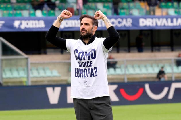 Como™s celebration in the end during the Serie A soccer match between Hellas Verona and Como at the Bentegodi Stadium in Verona, north west Italy - Sunday , May 10 , 2026. - Soccer .  Copyright: xPaolaxGarbuio Lapressex