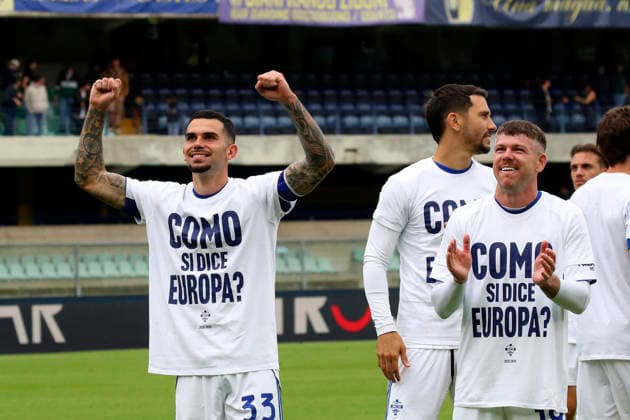 Como™s celebration in the end during the Serie A soccer match between Hellas Verona and Como at the Bentegodi Stadium in Verona, north west Italy - Sunday , May 10 , 2026. - Soccer .  Copyright: xPaolaxGarbuio Lapressex