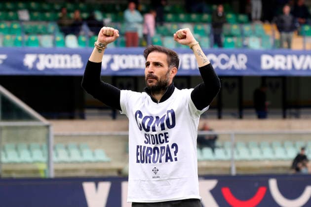 Como™s celebration in the end during the Serie A soccer match between Hellas Verona and Como at the Bentegodi Stadium in Verona, north west Italy - Sunday , May 10 , 2026. - Soccer .  Copyright: xPaolaxGarbuio Lapressex