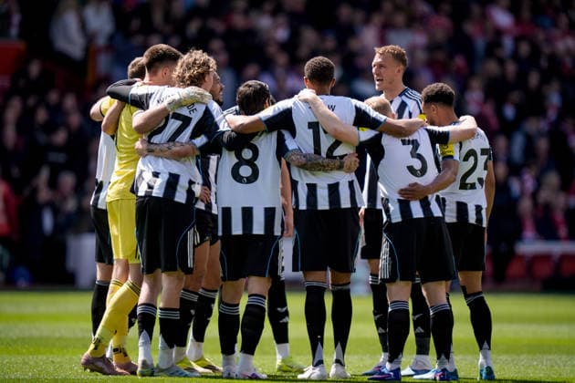 Premier League: Nottingham Forest v Newcastle Untied Newcastle players led by Dan Burn of Newcastle United in the pre-match team huddle during the Premier League match Nottingham Forest vs Newcastle Untied at City Ground, Nottingham, United Kingdom on 10 May 2026 (Photo by Maynard Manyowa News Images) Nottingham City Ground Nottinghamshire United Kingdom Copyright: xMaynardxManyowa NewsxImagesx