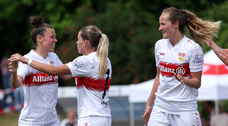 10 05 2026, Germany, Stuttgart, Soccer women 2 Bundesliga, VfB Stuttgart vs. VfL Wolfsburg II, cheering about the goal to 3 1, from left scorer Nicole Billa, Daphina Redzepi, Fabienne Dongus VfB