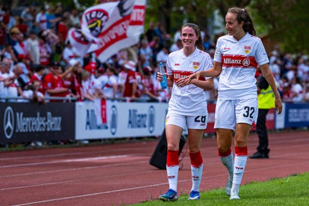 2 Womens Bundesliga VfB Stuttgart vs Vfl Wolfsburg II 10 05 2026 Stuttgart, GERMANY 10 May 2026 Reena Wichmann VfB Stuttgart, 28 and goal scorer 1 0 Tamar Dongus VfB Stuttgart, 32 on their way to the half-time break during the match between VfB Stuttgart and Vfl Wolfsburg II on matchday 25 of the 2 Womens Bundesliga at the PSV Stuttgart sports ground Copyright: xBEAUTIFULxSPORTS Steinx