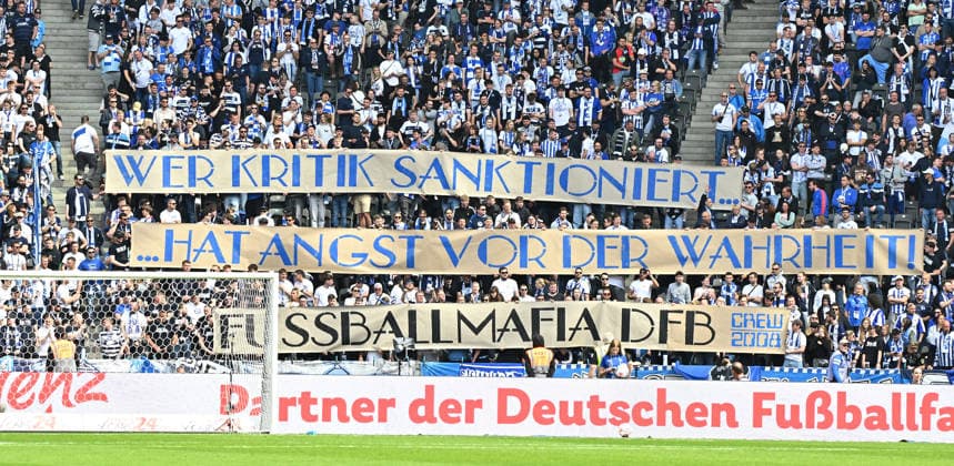 10 05 2026 Soccer Season 2025 2026 2 Soccer Bundesliga 33 Matchday Hertha BSC Berlin SpVgg Greuther Fürth SGF Kleeblatt Sportfoto Zink MeZi xmexzix DFL regulations prohibit any use of photographs as image sequences and or quasi video only for editorial use Hertha Fans Fanblock Spruchband gegen DFB