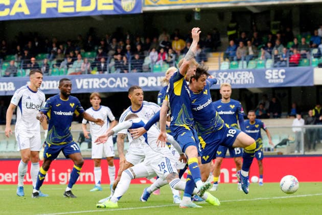 Verona™s Kieron Bowie ™s goal disallowed during the Serie A soccer match between Hellas Verona and Como at the Bentegodi Stadium in Verona, north west Italy - Sunday , May 10 , 2026. - Soccer .  Copyright: xPaolaxGarbuio Lapressex
