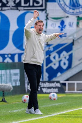 Münster, Germany 10 May 2026 2 BL 2025 2026 Sp 33 SC Preußen Münster vs SV Darmstadt 98 In the picture coach Florian Kohfeldt Darmstadt gesticulates on the pitch DFL DFB regulations prohibit any use of photographs as image sequences and or quasi video LVM Preussenstadion Nordrhein Westfalen Copyright: xFotostandx xKruczynskix