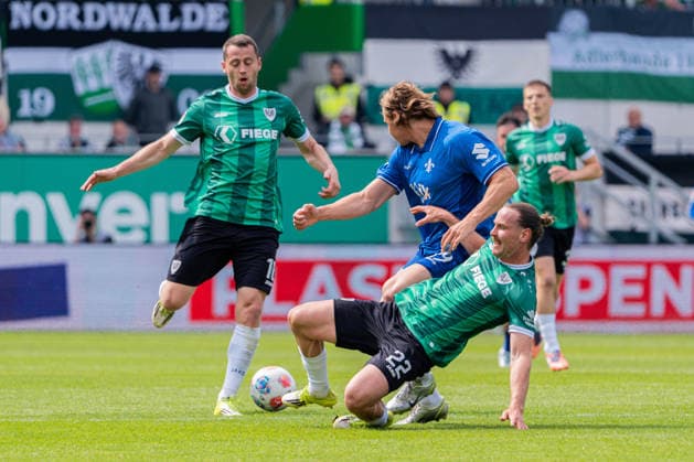 Münster, Germany 10 May 2026 2 BL 2025 2026 Sp 33 SC Preußen Münster vs SV Darmstadt 98 In the picture from left in duel Torge Paetow PRM , Fynn Luca Lakennmacher Darmstadt and Jannis Heuer PRM DFL DFB regulations prohibit any use of photographs as image sequences and or quasi video LVM Preussenstadion Nordrhein Westfalen Copyright: xFotostandx xKruczynskix