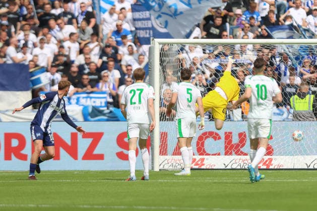 10 05 2025, xtgx, Fussball 2 Bundesliga, Hertha BSC Berlin SpVgg Greuther Fürth emspor, v l Michael Cuisance Hertha, 10 schiesst Tor, schießt, Torschuetze, erzielt Tor, Treffer, scores the goal 2 0 DFL DFB REGULATIONS PROHIBIT ANY USE OF PHOTOGRAPHS as IMAGE SEQUENCES and or QUASI VIDEO Berlin