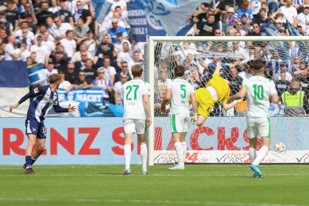10 05 2025, xtgx, Fussball 2 Bundesliga, Hertha BSC Berlin SpVgg Greuther Fürth emspor, v l Michael Cuisance Hertha, 10 schiesst Tor, schießt, Torschuetze, erzielt Tor, Treffer, scores the goal 2 0 DFL DFB REGULATIONS PROHIBIT ANY USE OF PHOTOGRAPHS as IMAGE SEQUENCES and or QUASI VIDEO Berlin
