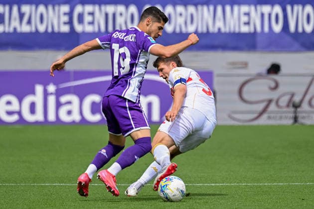 Fiorentina s Solomon fights for the ball with Genoa™s Morten Frendrup during the Serie A soccer match between Fiorentina and Genoa at the Artemio Franchi Stadium in Florence, Italy - Sunday, May 10, 2026. - Soccer .  Copyright: xTanoxPecoraro LaPressex