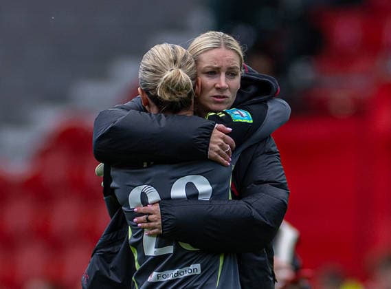 Football - Women™s FA Cup - Semi-Final - Liverpool FC Women v Brighton & Hove Albion FC Women ST HELENS, ENGLAND - Sunday, May 10, 2026: Liverpool s Gemma Bonner (R) consoles goalkeeper Jennifer Falk after the Women™s FA Cup Semi-Final match between Liverpool FC Women and Brighton & Hove Albion FC Women at the St Helens Stadium. (Photo by David Rawcliffe Propaganda) ST HELENS St Helens Stadium MERSEYSIDE ENGLAND  Copyright: xPropagandaxPhotoxAgencyx P2026-05-10-Liverpool_W_Brighton_W-57