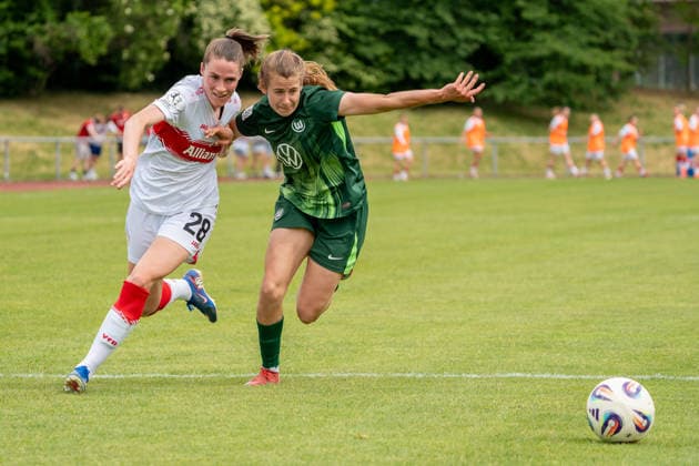 Duel Reena Wichmann VFB Stuttgart Women, 28 , Elena Goessler VfL Wolfsburg II Women, 14 , GER, VfB Stuttgart Women vs VfL Wolfsburg II, Football, 2 Womens Bundesliga, 25 Matchday, Season 2025 2026, 10 085 2026, GER, VfB Stuttgart Women vs VfL Wolfsburg II, Football, 2 Womens Bundesliga, 25 Matchday, Season 2025 2026, 10 085 2026, Stuttgart Copyright: xEibner-Pressefoto EdwardxCheungx EP_ECG
