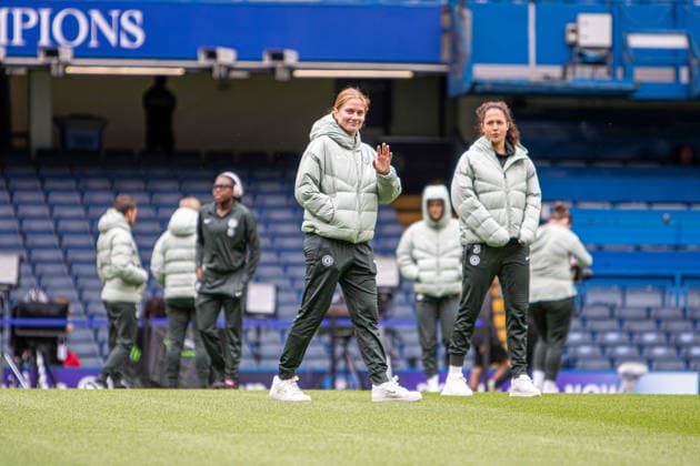 Sjoeke Nusken (6 Chelsea) walking out on the pitch before the Adobe Women?s FA Cup Semi-Final match between Chelsea and Manchester City (Photo by Emily Bittarello SPP). Copyright: xEmilyxBittarellox xSPPx Sportspressphoto_SPR143743