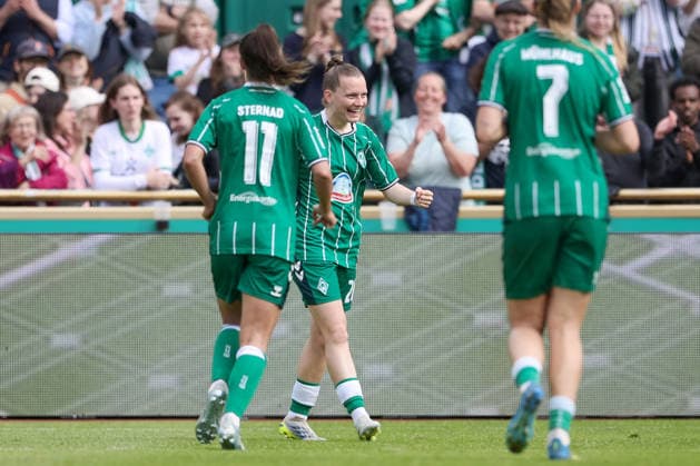 from left Maja Sternad SV Werder Bremen, 11 , goal scorer Sarah Ernst SV Werder Bremen, 26 and Larissa Mühlhaus SV Werder Bremen, 7 with goal celebration, jubilation, cheering, optimistic, game scene, highlight, joy about the goal for 6 0, THE DFB REGULATIONS PROHIBIT ANY USE OF PHOTOGRAPHS AS IMAGE SEQUENCES AND OR QUASI VIDEO , 10 05 2026, Bremen Germany , Football, Google Pixel Womens Bundesliga, SV Werder Bremen FC Carl Zeiss Jena xobx