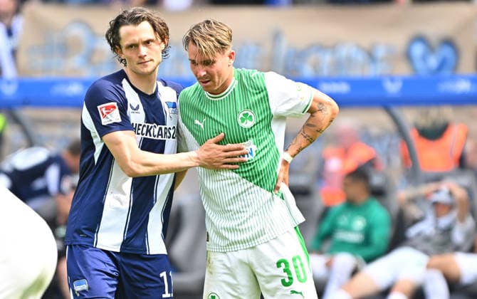 10 05 2026 Soccer Season 2025 2026 2 Soccer Bundesliga 33 Matchday Hertha BSC Berlin SpVgg Greuther Fürth SGF Kleeblatt Sportfoto Zink MeZi xmexzix DFL regulations prohibit any use of photographs as image sequences and or quasi video only for editorial use Fabian Reese 11, Hertha BSC Berlin with Felix Klaus 30, SpVgg Greuther Fürth, right after the end of the match