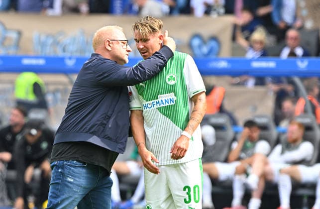 10 05 2026 Soccer Season 2025 2026 2 Soccer Bundesliga 33 Matchday Hertha BSC Berlin SpVgg Greuther Fürth SGF Kleeblatt Sportfoto Zink MeZi xmexzix DFL regulations prohibit any use of photographs as image sequences and or quasi video only for editorial use Heiko Vogel Trainer SpVgg Greuther Fürth Felix Klaus 30, SpVgg Greuther Fürth disappointed Disappointment after the end of the game