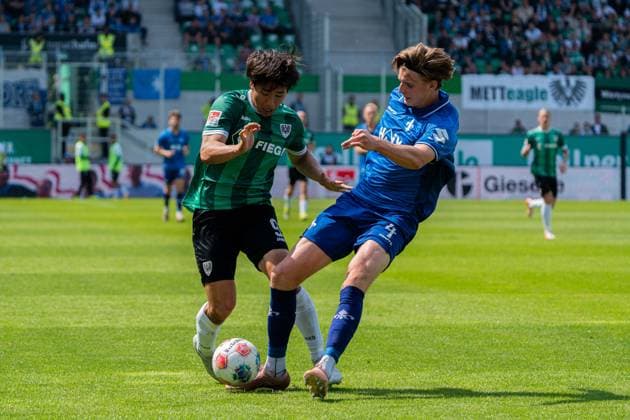 Münster, Germany 10 May 2026 2 BL 2025 2026 Sp 33 SC Preußen Münster v SV Darmstadt 98 Pictured from left in duel Shin Yamada PRM and Grayson Dettoni Darmstadt DFL DFB regulations prohibit any use of photographs as image sequences and or quasi video LVM Preussenstadion Nordrhein Westfalen Copyright: xFotostandx xKruczynskix