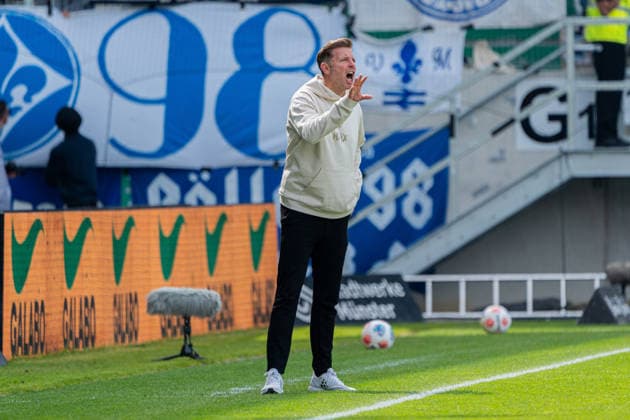 Münster, Germany 10 May 2026 2 BL 2025 2026 Sp 33 SC Preußen Münster vs SV Darmstadt 98 In the picture coach Florian Kohfeldt Darmstadt gesticulates on the pitch DFL DFB regulations prohibit any use of photographs as image sequences and or quasi video LVM Preussenstadion Nordrhein Westfalen Copyright: xFotostandx xKruczynskix