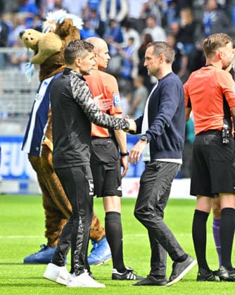 10 05 2026 Soccer Season 2025 2026 2 Soccer Bundesliga 33 Matchday Hertha BSC Berlin SpVgg Greuther Fürth SGF Kleeblatt Sportfoto Zink MeZi xmexzix DFL regulations prohibit any use of photographs as image sequences and or quasi video only for editorial use Stefan Leitl Trainer Hertha BSC Berlin Stephan Fürstner Sportdirektor SpVgg Greuther Fürth, rechts