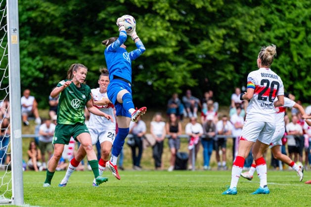 2 Womens Bundesliga VfB Stuttgart vs Vfl Wolfsburg II 10 05 2026 Stuttgart, GERMANY 10 May 2026 Christina Schönwetter VfL Wolfsburg II, 1 catches ball during the match between VfB Stuttgart and Vfl Wolfsburg II on matchday 25 of the 2 Womens Bundesliga at the PSV Stuttgart sports ground Copyright: xBEAUTIFULxSPORTS Steinx
