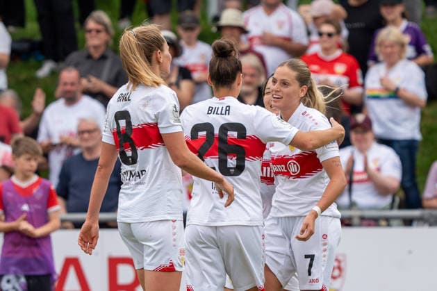Goal and celebration by Dafina Redzepi VFB Stuttgart Women, 07 , cheers with Nicole Billa VFB Stuttgart Women, 26 and Maximiliane Rall VFB Stuttgart Women, 08 , GER, VfB Stuttgart Women vs VfL Wolfsburg II, Football, 2 Womens Bundesliga, Matchday 25, Season 2025 2026, 10 085 2026, GER, VfB Stuttgart Women vs VfL Wolfsburg II, Football, 2 Womens Bundesliga, Matchday 25, Season 2025 2026, 10 085 2026, Stuttgart Copyright: xEibner-Pressefoto EdwardxCheungx EP_ECG