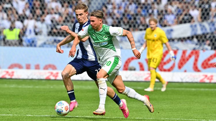 10 05 2026 Soccer Season 2025 2026 2 Soccer Bundesliga 33 Matchday Hertha BSC Berlin SpVgg Greuther Fürth SGF Kleeblatt Sportfoto Zink xwoxzix DFL regulations prohibit any use of photographs as image sequences and or quasi video only for editorial use Marten Winkler 22, Hertha BSC Berlin Felix Klaus 30, SpVgg Greuther Fürth