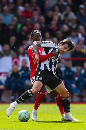 Nottingham Forest v Newcastle United, Premier League Sandro Tonali Of Newcastle United battles with Dilane Bakwa Of Nottingham Forest during the Nottingham Forest v Newcastle United Premier League match at the City Ground, West Bridgford, England on 10 May 2026 Credit: Lee Keuneke Every Second Media Editorial use only. All images are copyright Every Second Media Limited. No images may be reproduced without prior permission. All rights reserved. Premier League and Football League images are subject to licensing agreements with Football DataCo Limited. see https: www.football-dataco.com Copyright: xIMAGO EveryxSecondxMediax ESM-1980-0056 LeexKeunekex xEveryxSecondxMediax