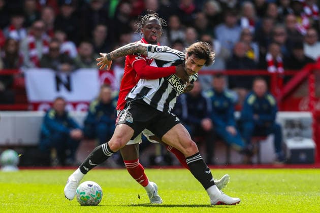 Nottingham Forest v Newcastle United, Premier League Sandro Tonali Of Newcastle United battles with Dilane Bakwa Of Nottingham Forest during the Nottingham Forest v Newcastle United Premier League match at the City Ground, West Bridgford, England on 10 May 2026 Credit: Lee Keuneke Every Second Media Editorial use only. All images are copyright Every Second Media Limited. No images may be reproduced without prior permission. All rights reserved. Premier League and Football League images are subject to licensing agreements with Football DataCo Limited. see https: www.football-dataco.com Copyright: xIMAGO EveryxSecondxMediax ESM-1980-0062 LeexKeunekex xEveryxSecondxMediax