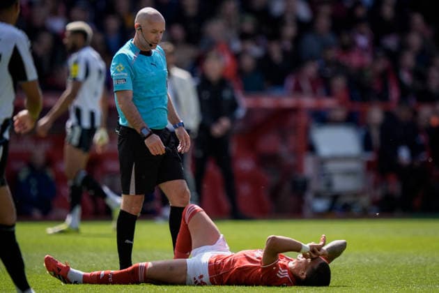 Premier League: Nottingham Forest v Newcastle Untied Nicolas Dominguez of Nottingham Forest receives treatment during the Premier League match Nottingham Forest vs Newcastle Untied at City Ground, Nottingham, United Kingdom on 10 May 2026 (Photo by Maynard Manyowa News Images) Nottingham City Ground Nottinghamshire United Kingdom Copyright: xMaynardxManyowa NewsxImagesx