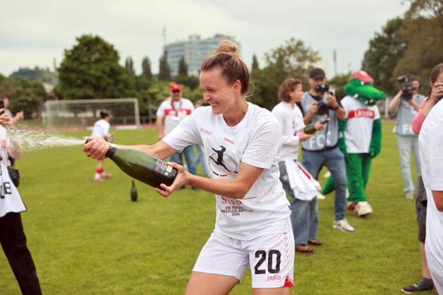 10 05 26 Women VfB Stuttgart VfL Wofsburg II Germany, Stuttgart, 10 05 2026, Football, Women, 2 Bundesliga, Season 2025 2026, VfB Stuttgart VfL Wolfsburg II Jana Beuschlein VfB Stuttgart Jubel Aufstieg