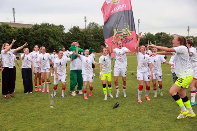 10 05 26 Women VfB Stuttgart VfL Wofsburg II Germany, Stuttgart, 10 05 2026, Football, Women, 2 Bundesliga, Season 2025 2026, VfB Stuttgart VfL Wolfsburg II Team Team Players VfB Stuttgart Promotion Bundesliga Celebration