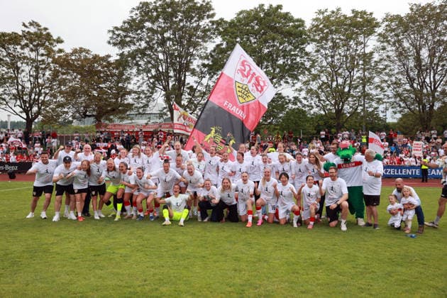 10.05.26 Frauen VfB Stuttgart - VfL Wofsburg II Deutschland, Stuttgart, 10.05.2026, Fussball, Frauen, 2. Bundesliga, Saison 2025 2026, VfB Stuttgart - VfL Wolfsburg II: Team Mannschaft Spielerinnen VfB Stuttgart Aufstieg Bundesliga Jubel Feier. *** 10 05 26 Women VfB Stuttgart VfL Wofsburg II Germany, Stuttgart, 10 05 2026, Football, Women, 2 Bundesliga, Season 2025 2026, VfB Stuttgart VfL Wolfsburg II Team Team Players VfB Stuttgart Promotion Bundesliga Celebration