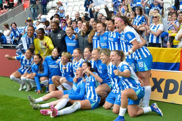 ST HELENS ENGLAND MAY 10 : Brighton players celebrate with the fans during the Adobe WFA cup Semi Final match between Liverpool and Brighton and Hove Albion, St Helens Stadium on 10th May 2026 in St Helens England (Photo by Clare Overfield Sports Press Photo) Copyright: xClarexOverfieldx xSPPx Sportspressphoto_SPR143816