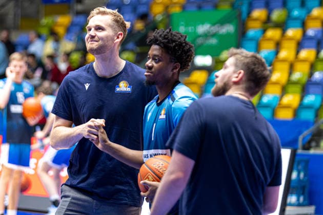easyCredit Basketball Bundesliga BBL, Frankfurt am Main, Frankfurt Skyliners vs Ratiopharm Ulm, Süwag Energie Arena Frankfurt am Main 10 05 2026 easyCredit Basketball Bundesliga BBL, Frankfurt am Main, Germany 10 05 2026 Till Pape Frankfurt Skyliners, 19 welcome Nahiem Alleyne Frankfurt Skyliners, 4 , Basketball Bundesliga, Game of Frankfurt Skyliners vs Ratiopharm Ulm Süwag Energie Arena Frankfurt am Main Copyright: xBEAUTIFULxSPORTS Freudensteinx
