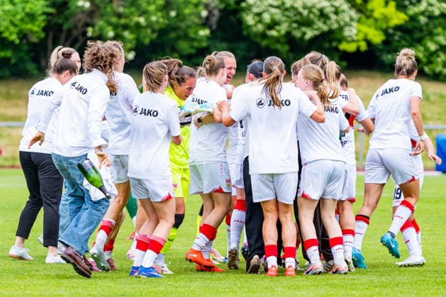 2 Womens Bundesliga VfB Stuttgart vs Vfl Wolfsburg II 10 05 2026 Stuttgart, GERMANY 10 May 2026 The VfB Stuttgart team celebrating after the match between VfB Stuttgart and Vfl Wolfsburg II on matchday 25 of the 2 Womens Bundesliga at the PSV Stuttgart sports ground Copyright: xBEAUTIFULxSPORTS Steinx