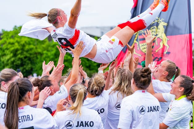 2 Womens Bundesliga VfB Stuttgart vs Vfl Wolfsburg II 10 05 2026 Stuttgart, GERMANY 10 May 2026 The VfB Stuttgart team celebrating after the match between VfB Stuttgart and Vfl Wolfsburg II on matchday 25 of the 2 Womens Bundesliga at the PSV Stuttgart sports ground Copyright: xBEAUTIFULxSPORTS Steinx