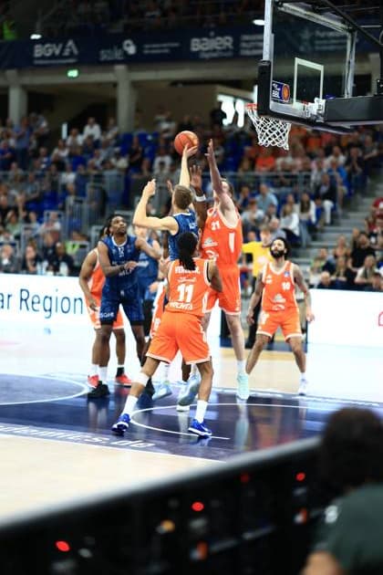 Osun Osunniyi 12 MLP Academics Heidelberg attempts a lay-up against the defense of the opposing team in Heidelberg Lay-up by Osun Osunniyi 12 MLP Academics Heidelberg in Heidelberg Copyright: xMichaelxGelhardtx