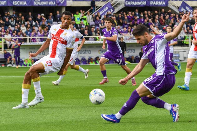 IPA84544769 - Manor Solomon (Fiorentina) thwarted by Alessandro Mercandalli (Genoa) during ACF Fiorentina vs Genoa CFC, Italian soccer Serie A match in Florence, Italy, May 10 2026  Copyright: xFabioxFagiolini IPAxSportx xx 84544769