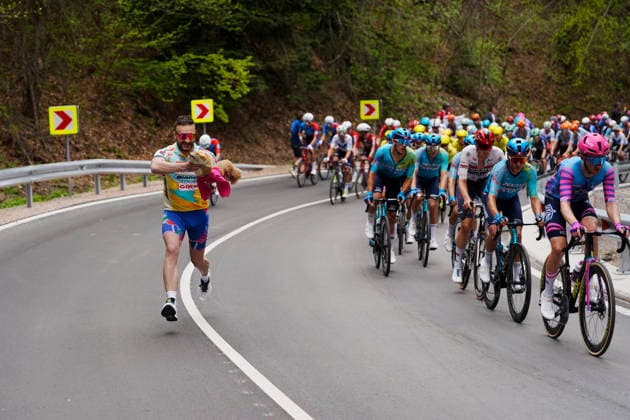 The pack rides during Stage 3 of the Giro d™Italia, from Plovdiv to Sofia, Bulgaria, Sunday, May 10, 2026.  Copyright: xFabioxFerrari LaPressex