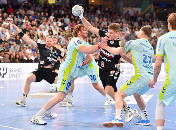10 05 2026 Handball 1 Bundesliga DAIKIN HBL Season 2025 2026 31 Matchday HC Erlangen Metropolregion Nürnberg HCE VfL Gummersbach OGo xogox Tom Kiesler 30, VfL Gummersbach Sander Andreassen Overjordet 8, HC Erlangen HCE