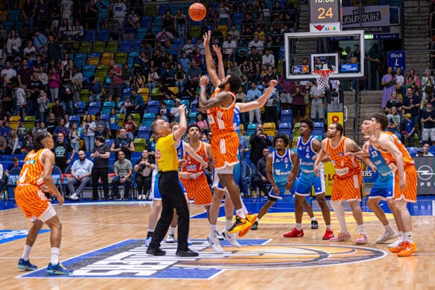 easyCredit Basketball Bundesliga BBL, Frankfurt am Main, Frankfurt Skyliners vs Ratiopharm Ulm, Süwag Energie Arena Frankfurt am Main 10 05 2026 easyCredit Basketball Bundesliga BBL, Frankfurt am Main, Germany 10 05 2026 Tip Off, Basketball Bundesliga, Match of Frankfurt Skyliners vs Ratiopharm Ulm Süwag Energie Arena Frankfurt am Main Copyright: xBEAUTIFULxSPORTS Freudensteinx